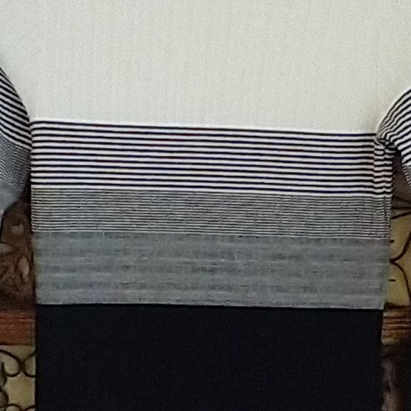 Women's size XS MNG Casual long-sleeve top with striped / block color pattern - Picture 4 of 9